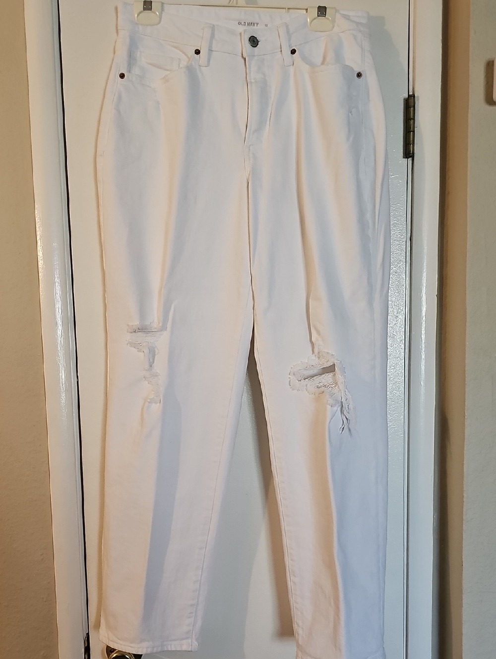 Old Navy White Straight-Leg Distressed Women’s Jeans Tote 8